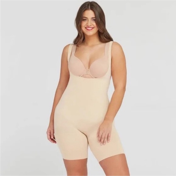 UnderWhere? Women’s Laser-Cut Shapewear Compression Body Suit - Picture 2 of 4